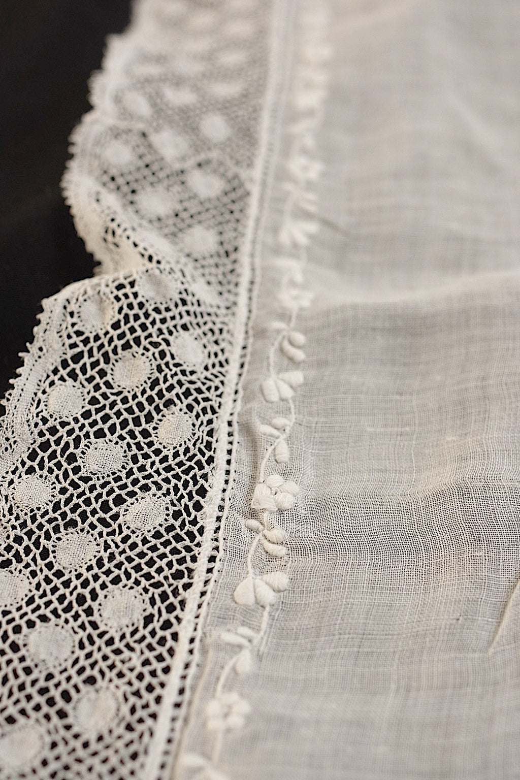 Antique lace dentelle ancinne for embroidered handkerchiefs