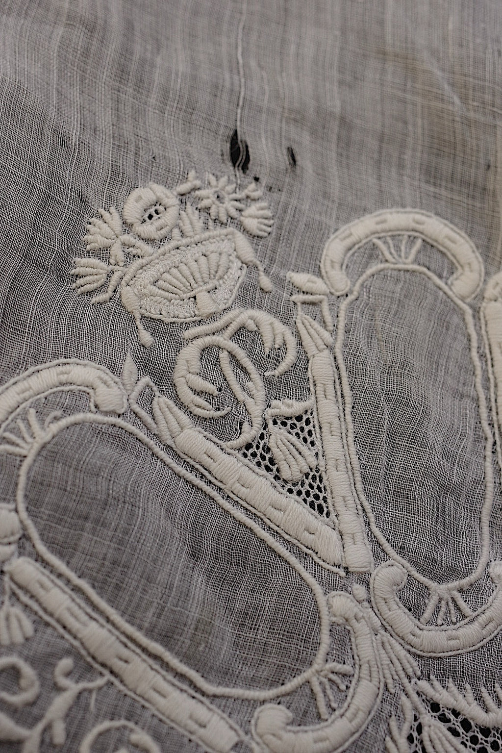 Antique lace dentelle ancinne for embroidered handkerchiefs