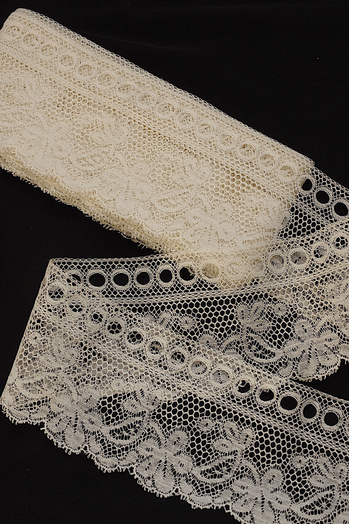 アンティークレース　dentelle ancinne　リボン通し付き