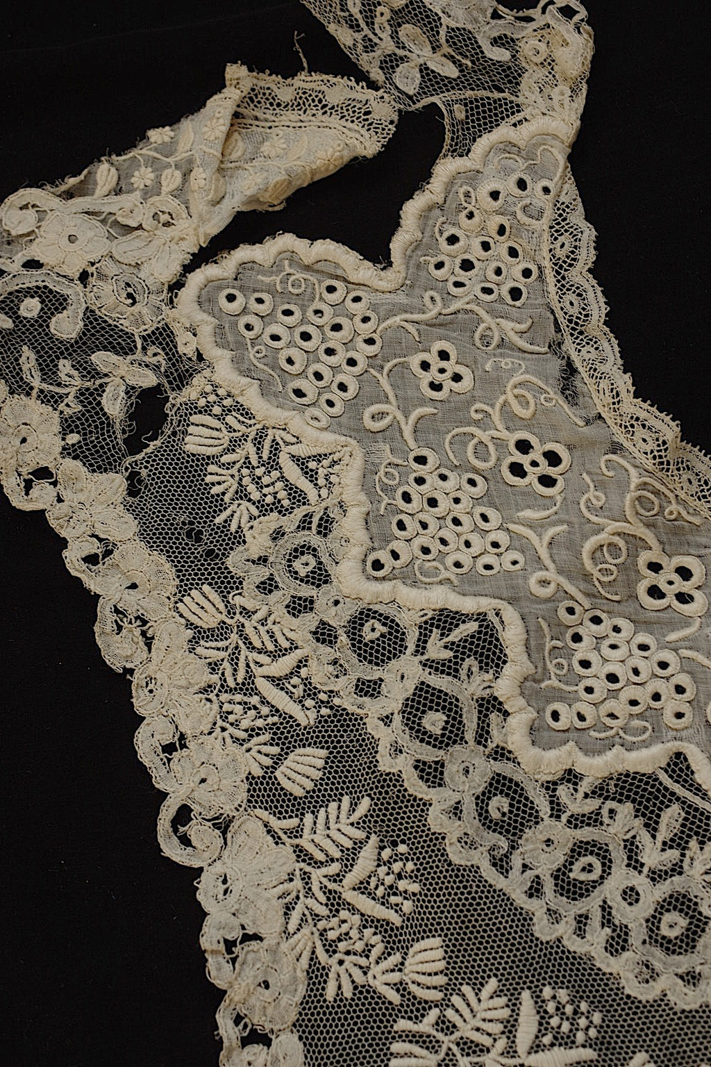 アンティークレース　dentelle ancinne　刺繍ハギレ素材用