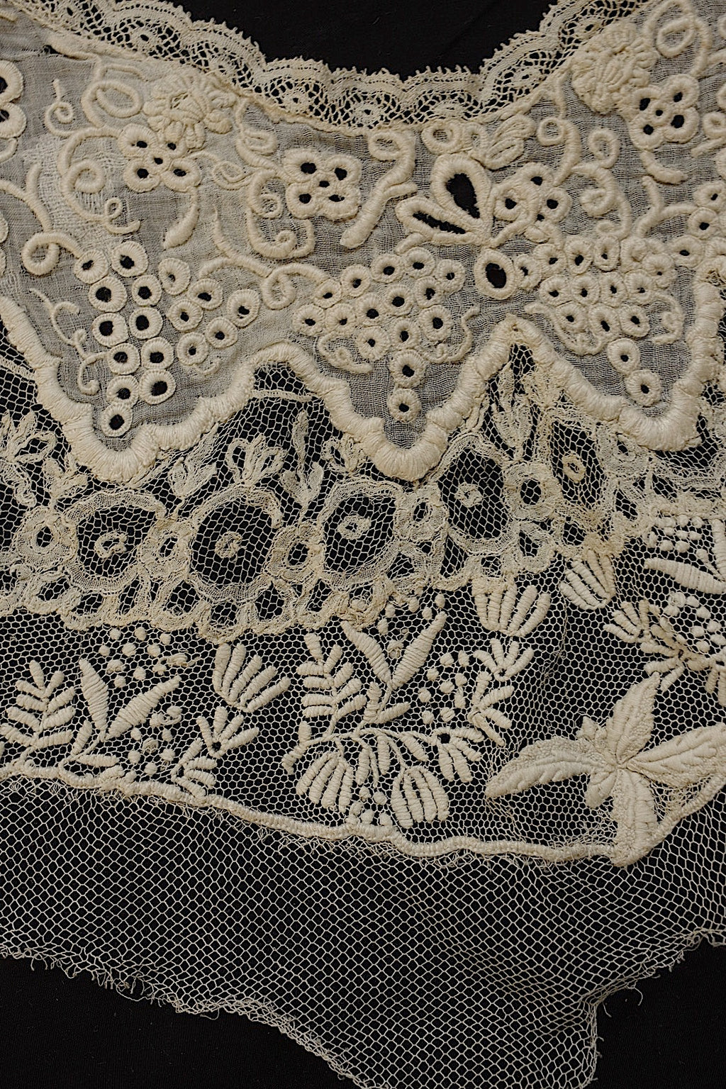 アンティークレース　dentelle ancinne　刺繍ハギレ素材用