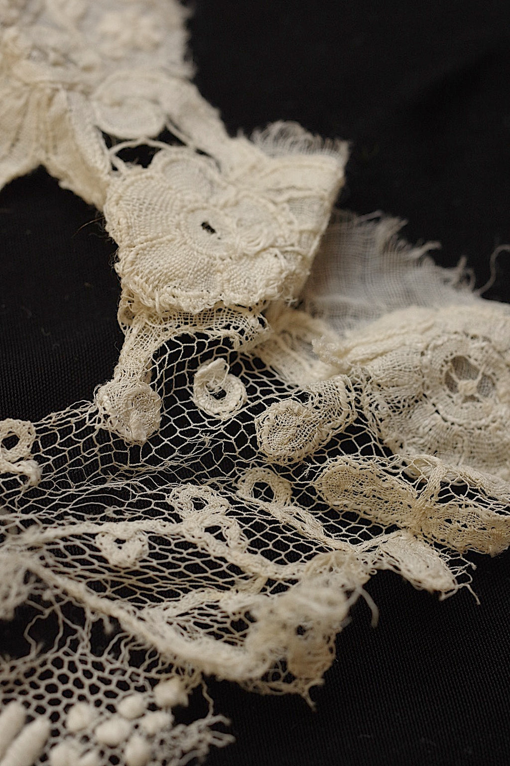 アンティークレース　dentelle ancinne　刺繍ハギレ素材用