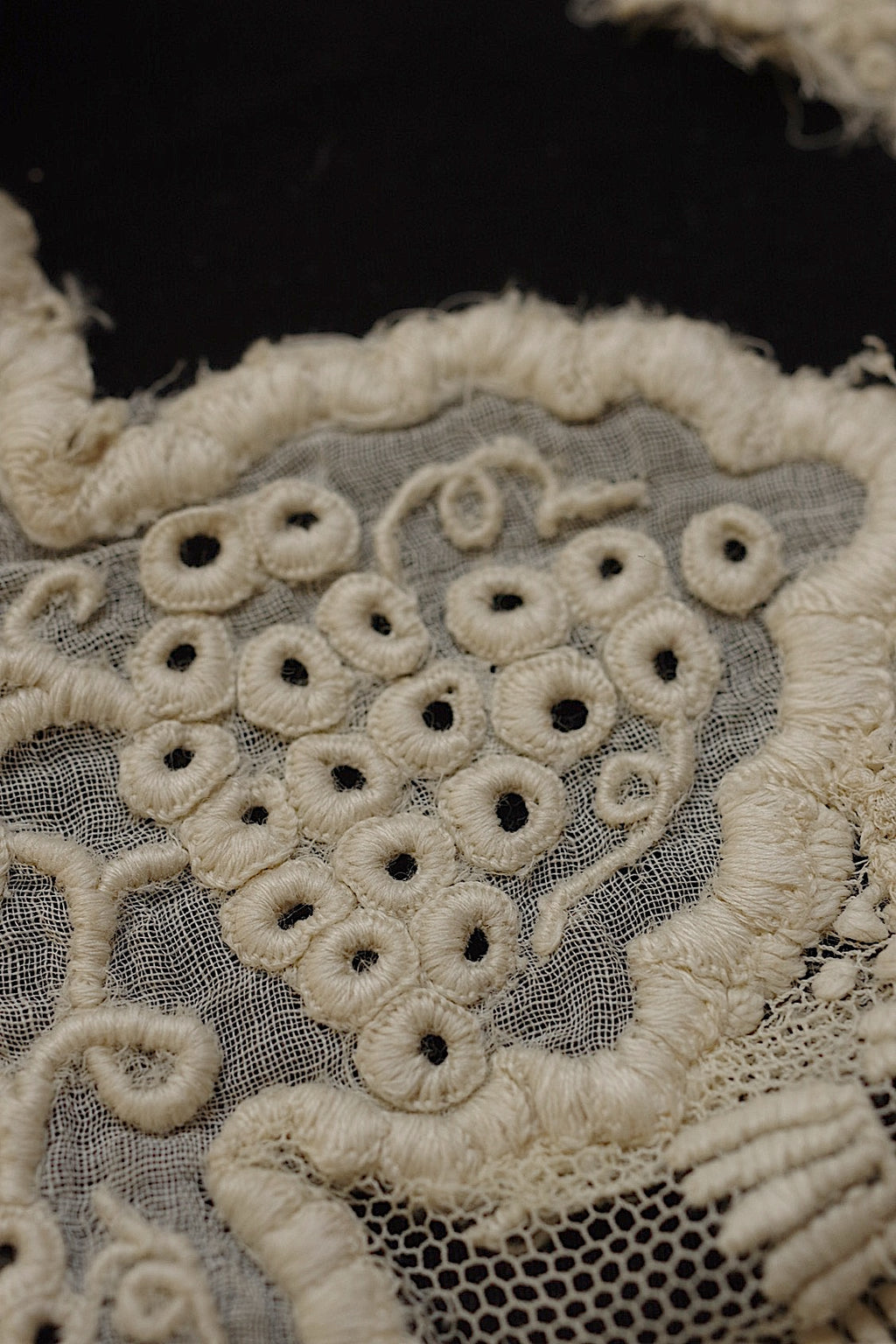 アンティークレース　dentelle ancinne　刺繍ハギレ素材用