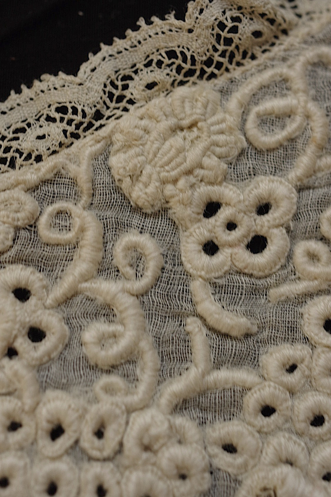 アンティークレース　dentelle ancinne　刺繍ハギレ素材用