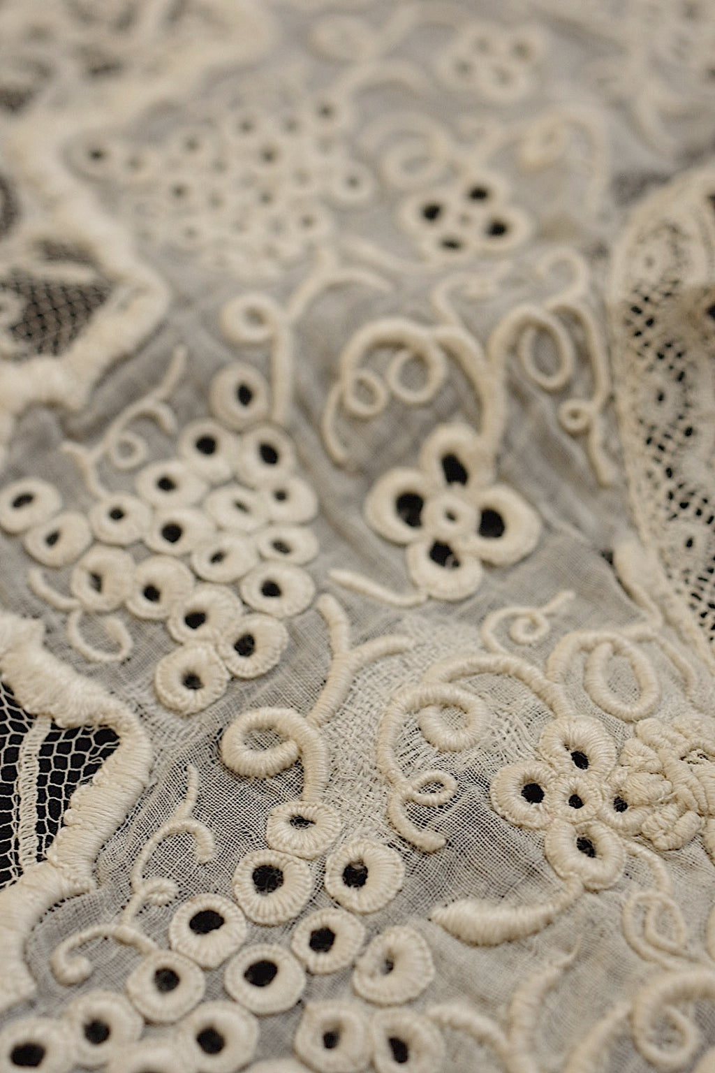 アンティークレース　dentelle ancinne　刺繍ハギレ素材用