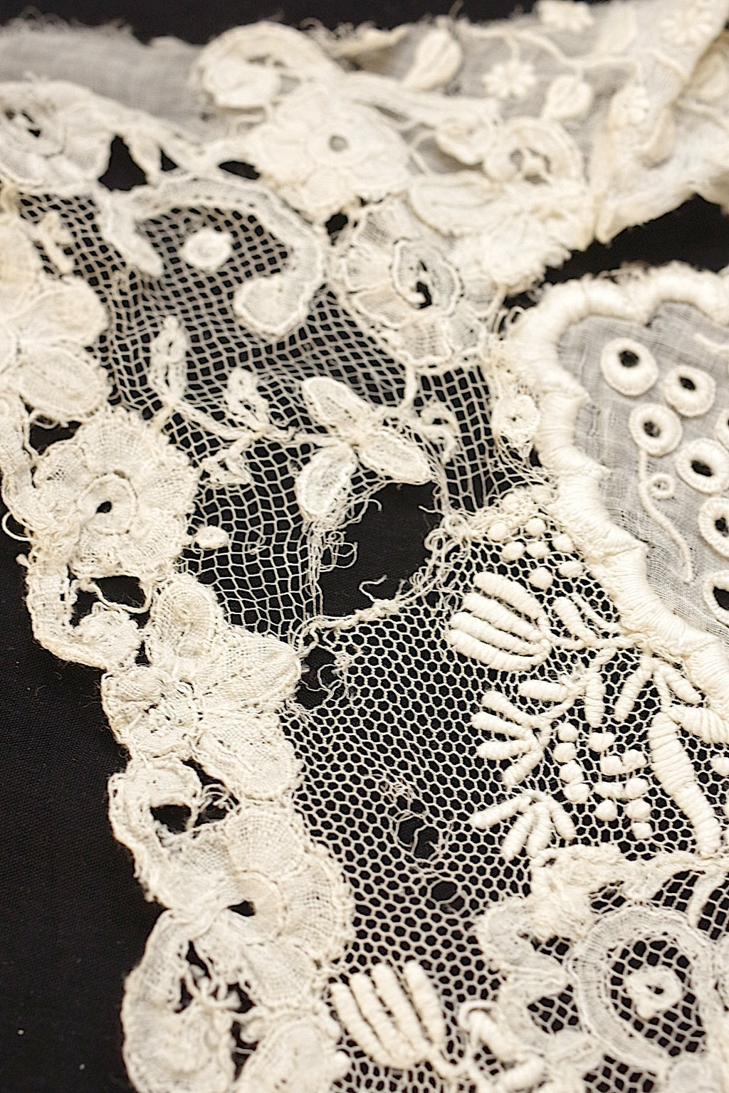 アンティークレース　dentelle ancinne　刺繍ハギレ素材用