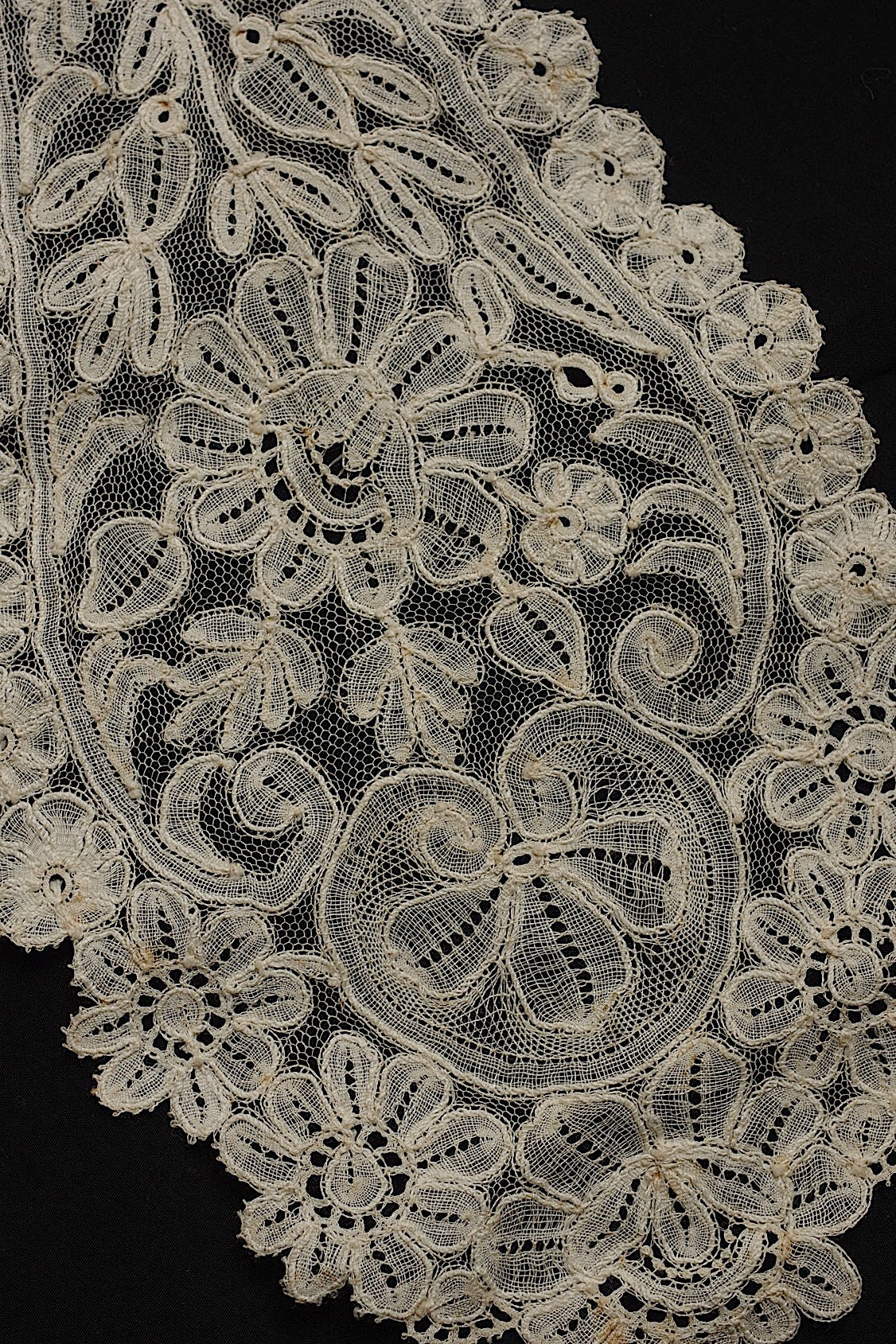 アンティークレース dentelle ancinne デュシェス - .FR a l'epoque