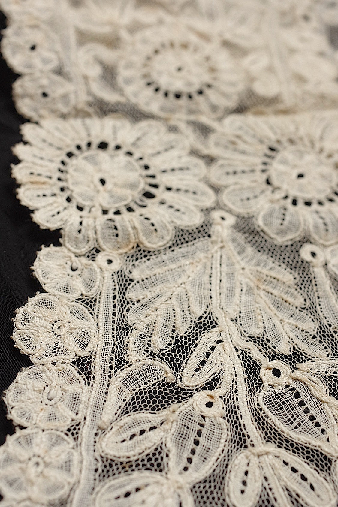 アンティークレース dentelle ancinne デュシェス - .FR a l'epoque
