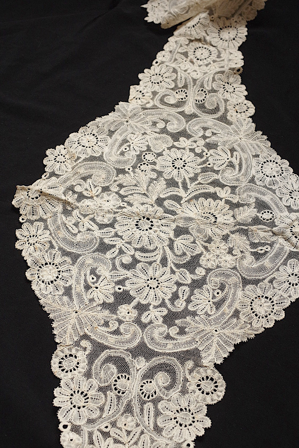 アンティークレース　dentelle ancinne　デュシェス