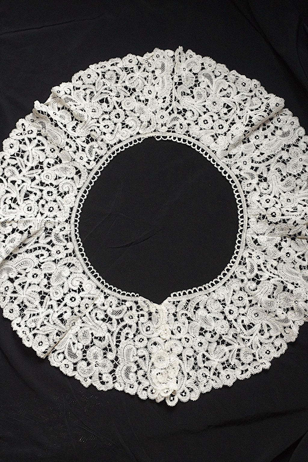 アンティークレース　dentelle ancinne　デュシェス2