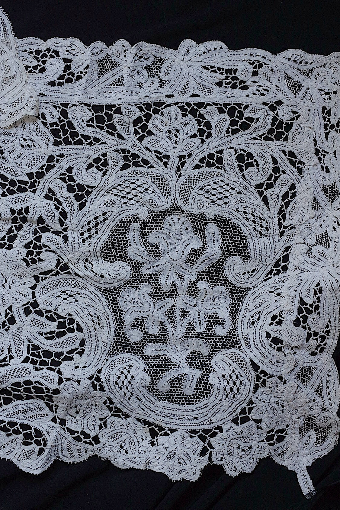 アンティークレース dentelle ancinne nappe - .FR a l'epoque