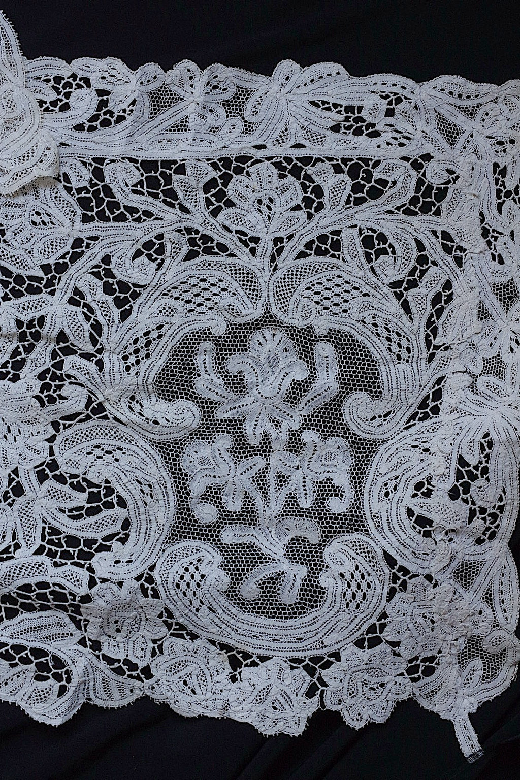 アンティークレース　dentelle ancinne　nappe