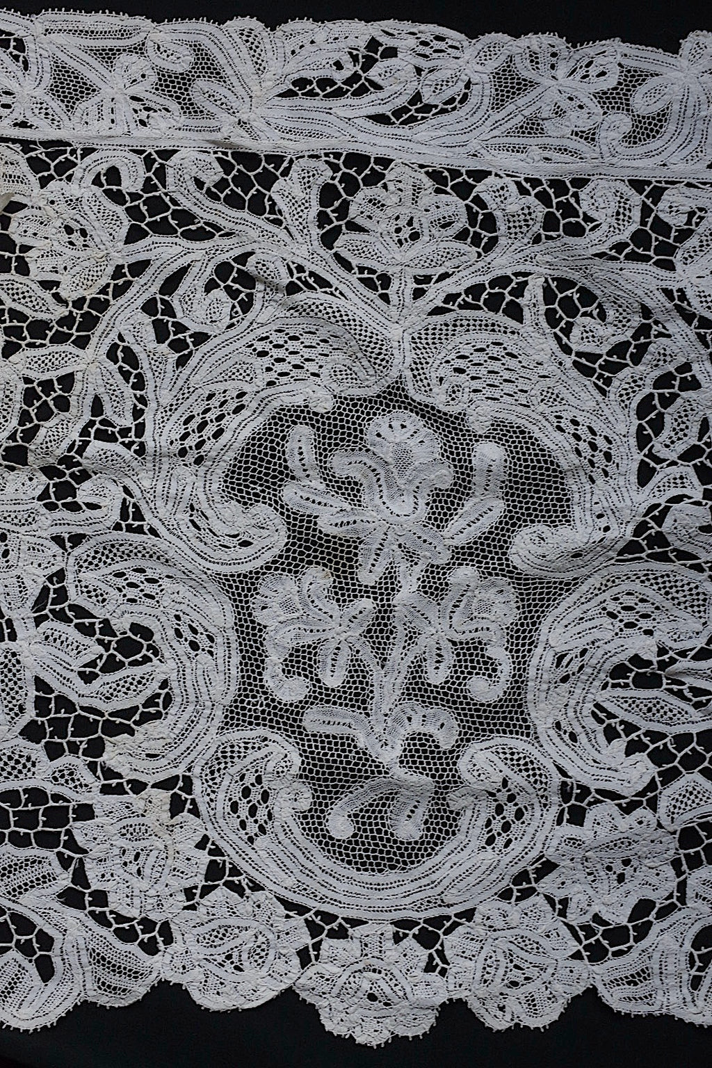 アンティークレース　dentelle ancinne　nappe