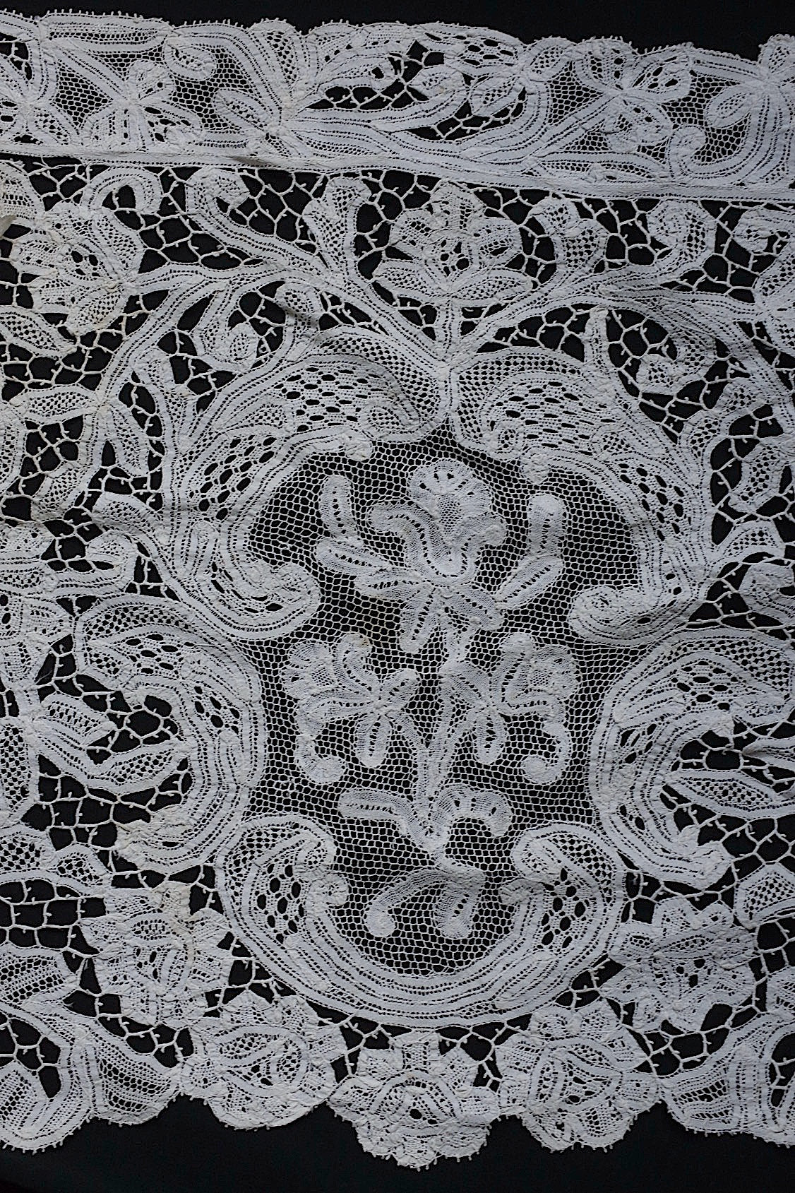 アンティークレース　dentelle ancinne　nappe