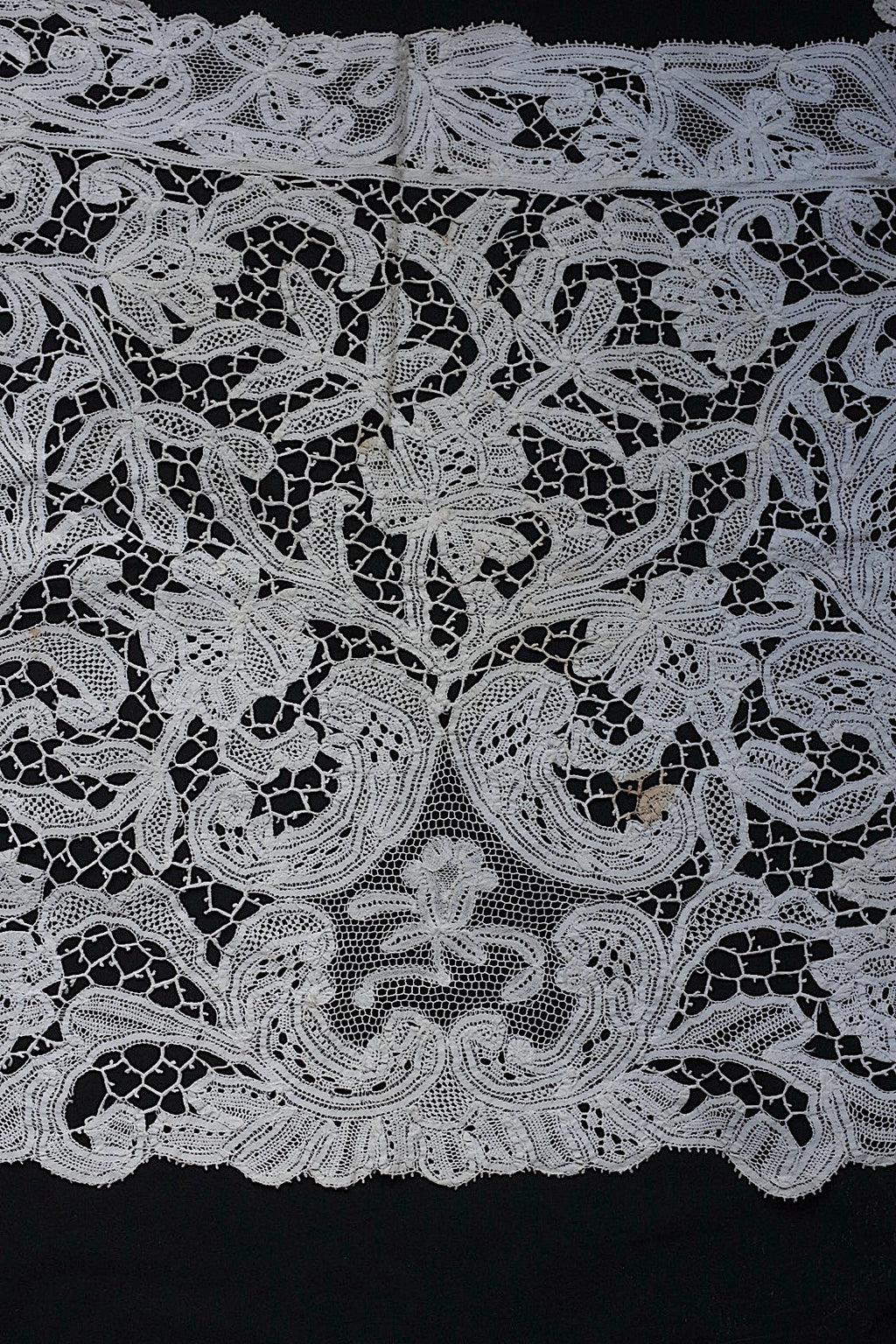 アンティークレース　dentelle ancinne　nappe