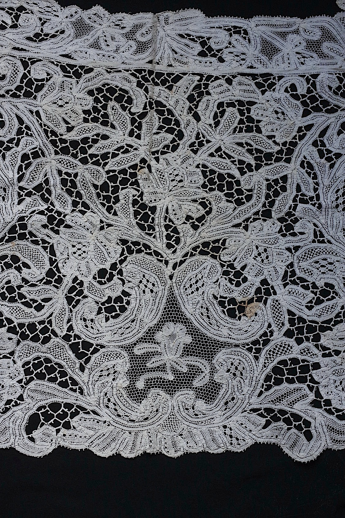 アンティークレース　dentelle ancinne　nappe