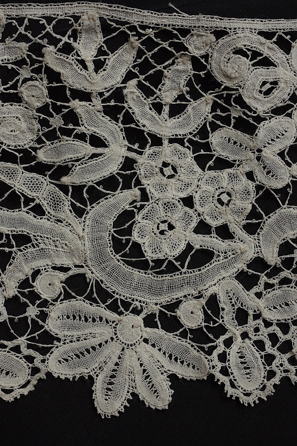 アンティークレース　dentelle ancinne　ホニトン　230cm