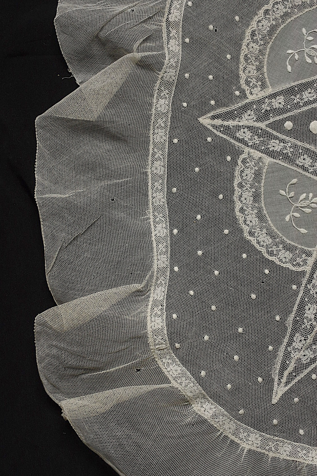 アンティークレース　dentelle ancinne　刺繍クロス