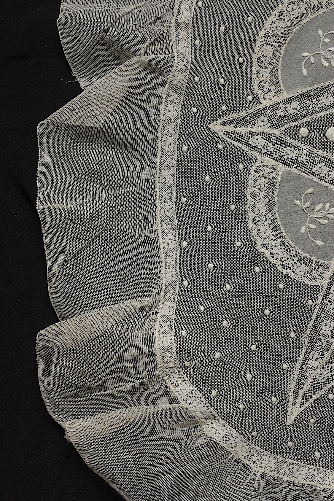 アンティークレース　dentelle ancinne　刺繍クロス