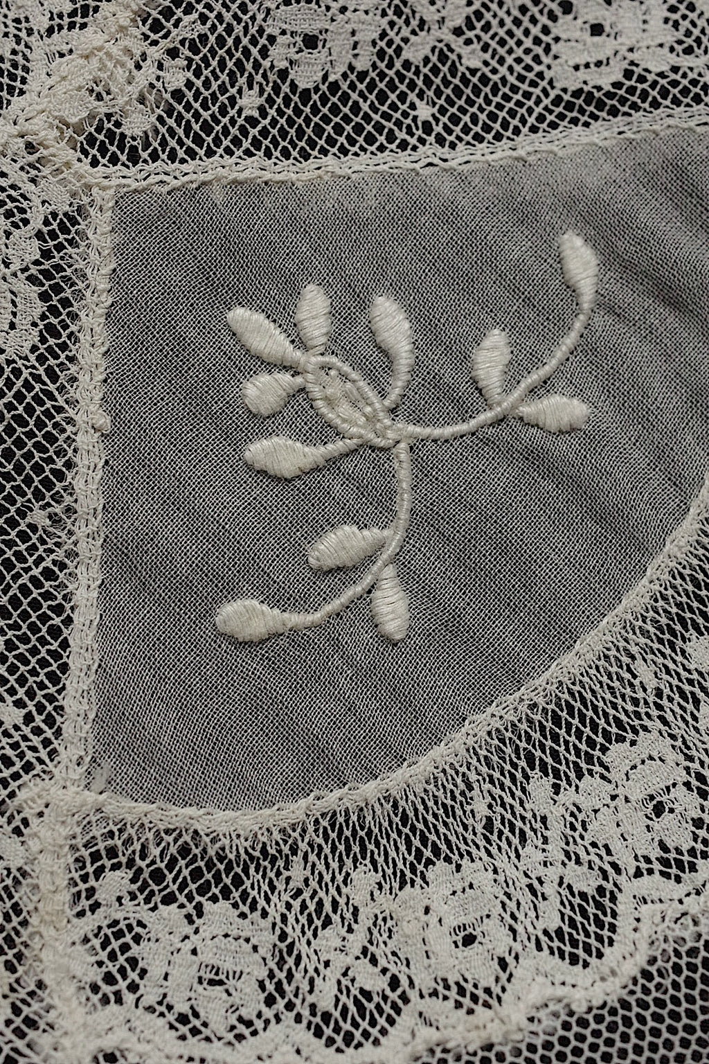 アンティークレース　dentelle ancinne　刺繍クロス