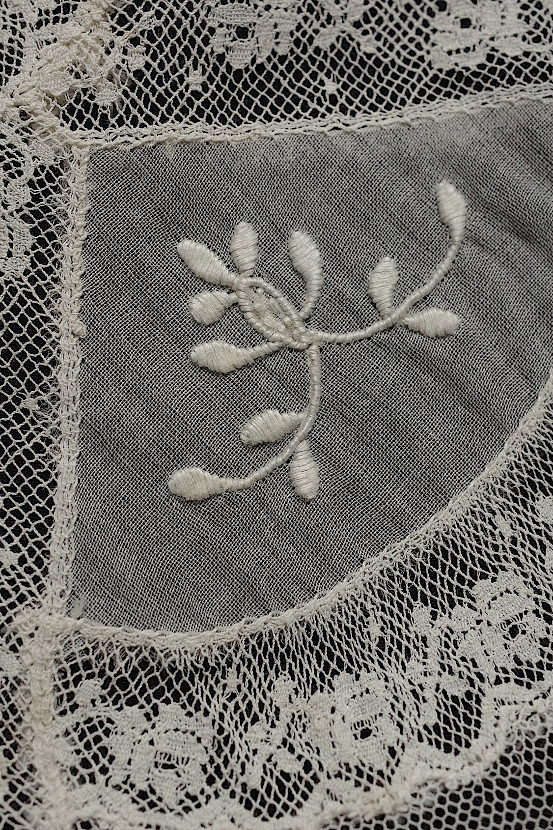 アンティークレース　dentelle ancinne　刺繍クロス