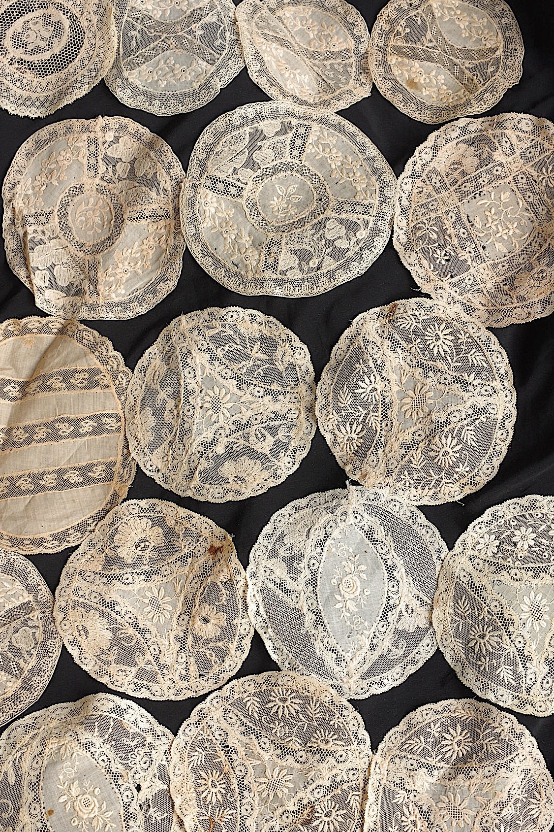 アンティークレース　dentelle ancinne　napperon 17pieces