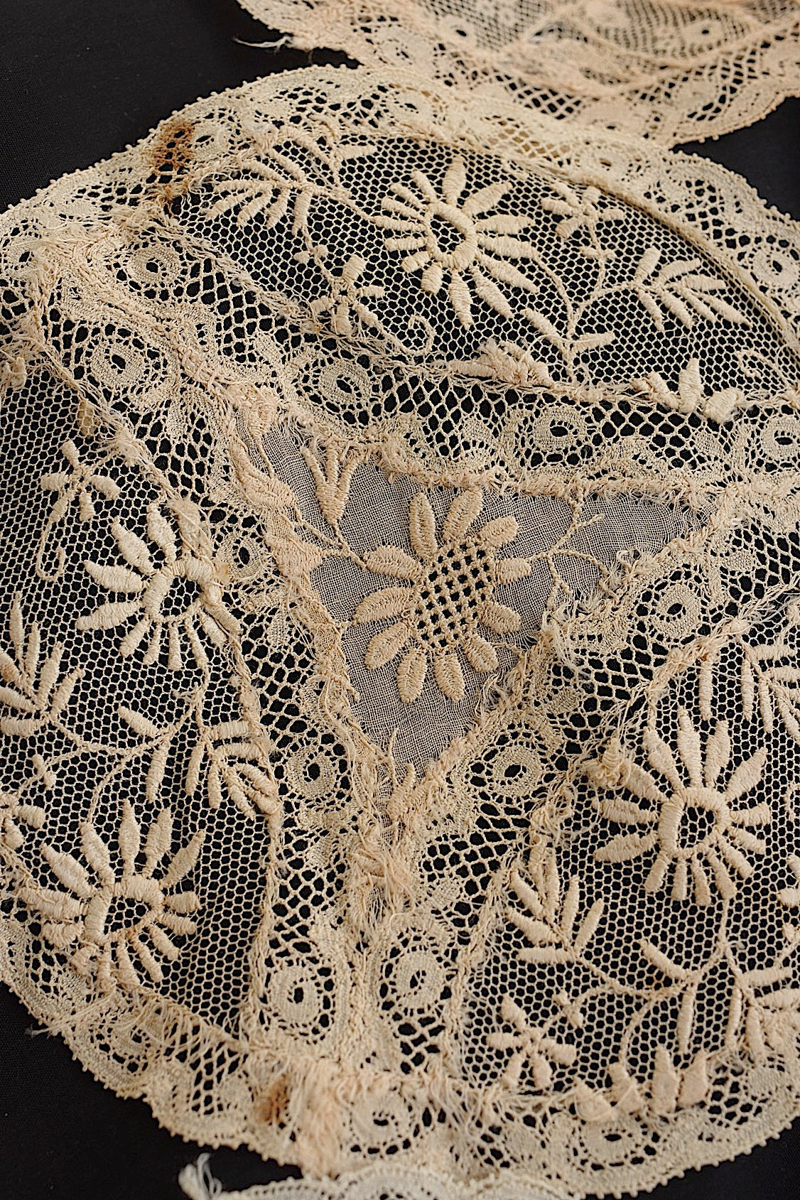 アンティークレース　dentelle ancinne　napperon 17pieces