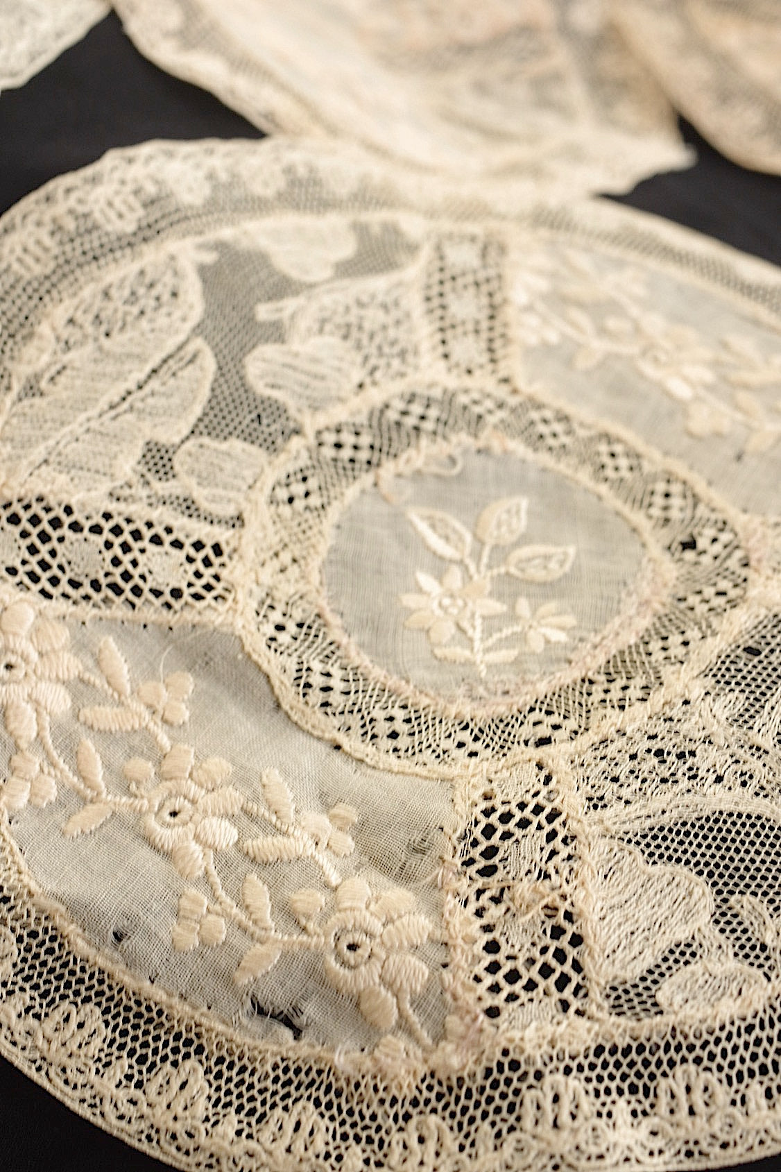 アンティークレース　dentelle ancinne　napperon 17pieces