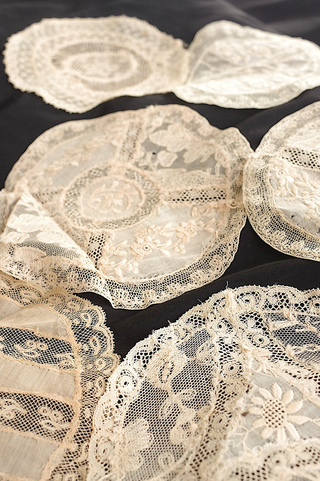 アンティークレース　dentelle ancinne　napperon 17pieces