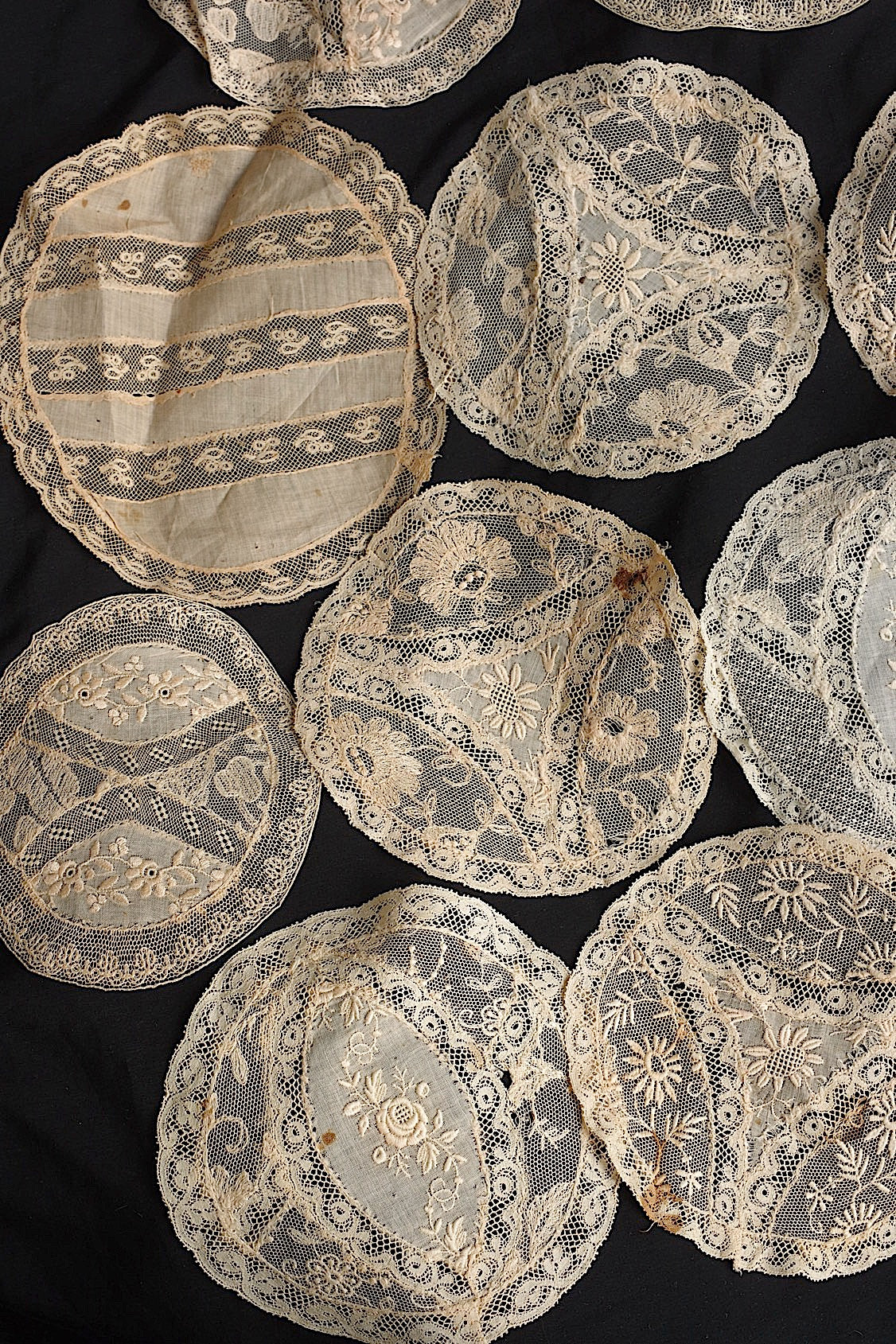 アンティークレース　dentelle ancinne　napperon 17pieces