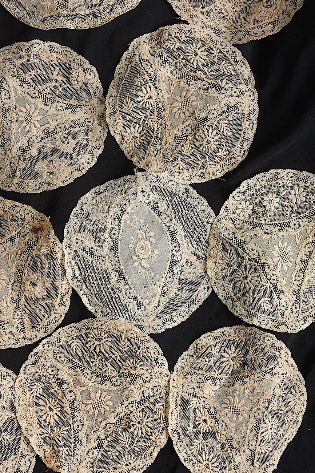 アンティークレース　dentelle ancinne　napperon 17pieces