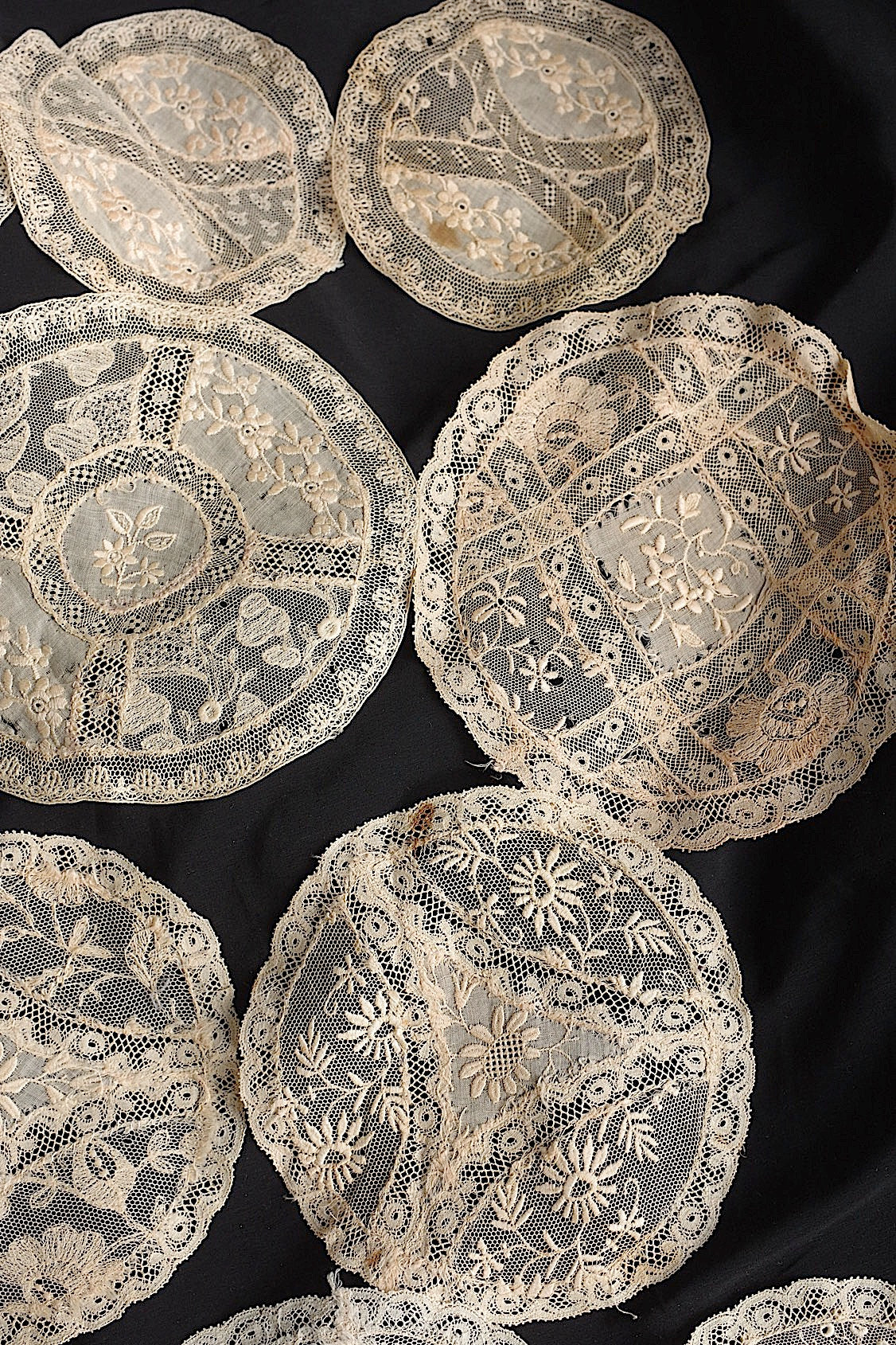 アンティークレース　dentelle ancinne　napperon 17pieces