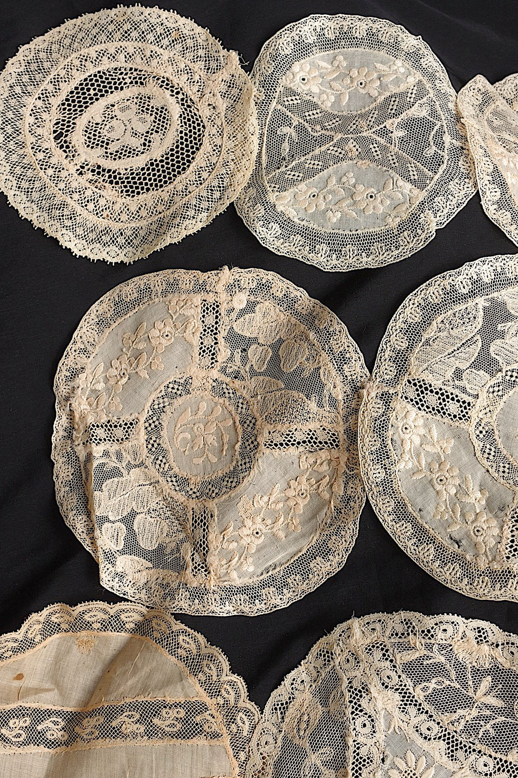 アンティークレース　dentelle ancinne　napperon 17pieces