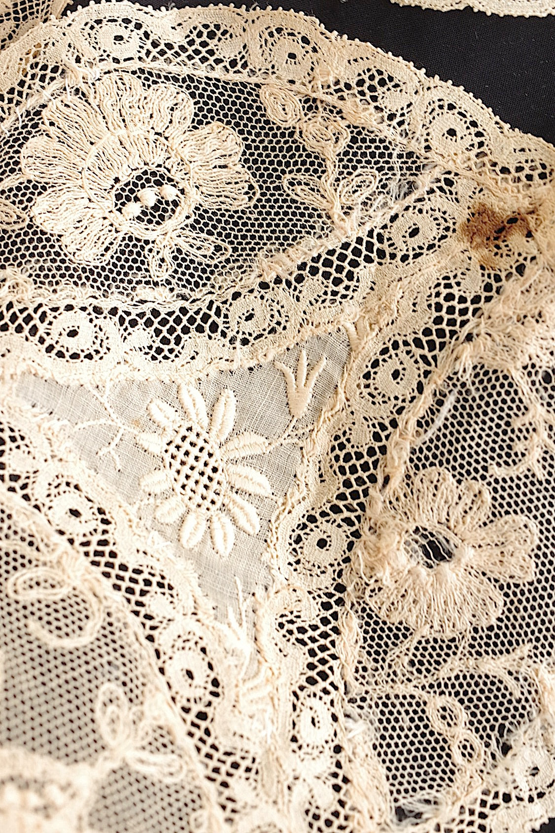 アンティークレース　dentelle ancinne　napperon 17pieces