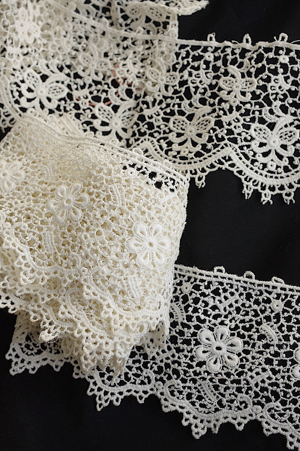 アンティークレース　dentelle ancinne　197cm 70cm