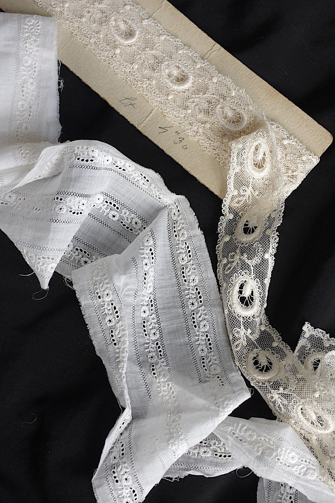 アンティークレース　dentelle ancinne　２種