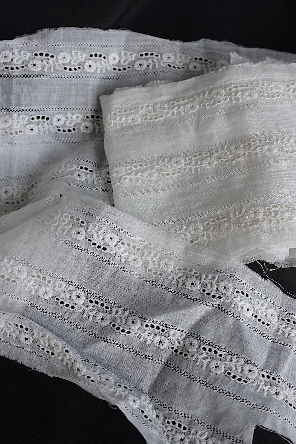 アンティークレース　dentelle ancinne　２種