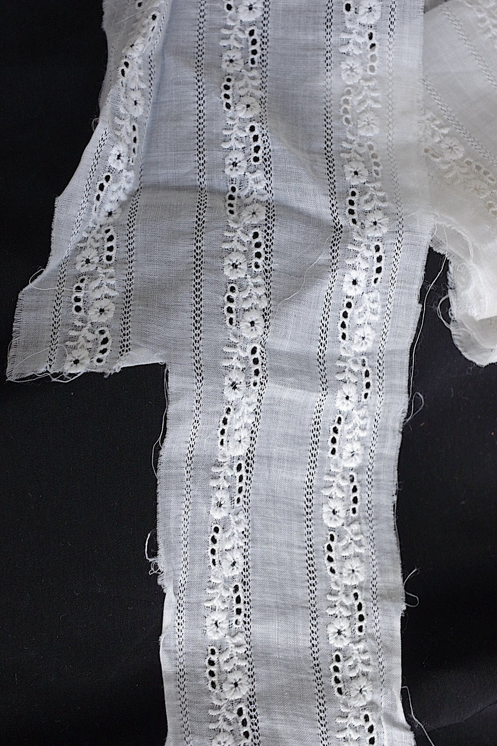 アンティークレース　dentelle ancinne　２種