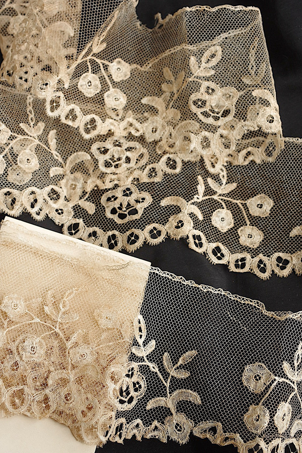 アンティークレース　dentelle ancinne　113cm 55cm　52cm