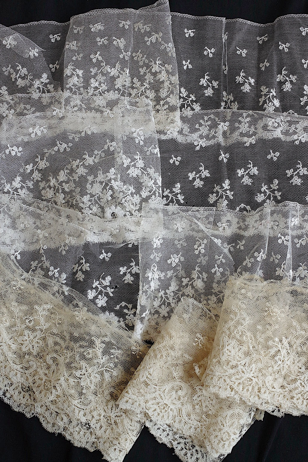 Dentelle antique dentelle ancinne pour deux matières