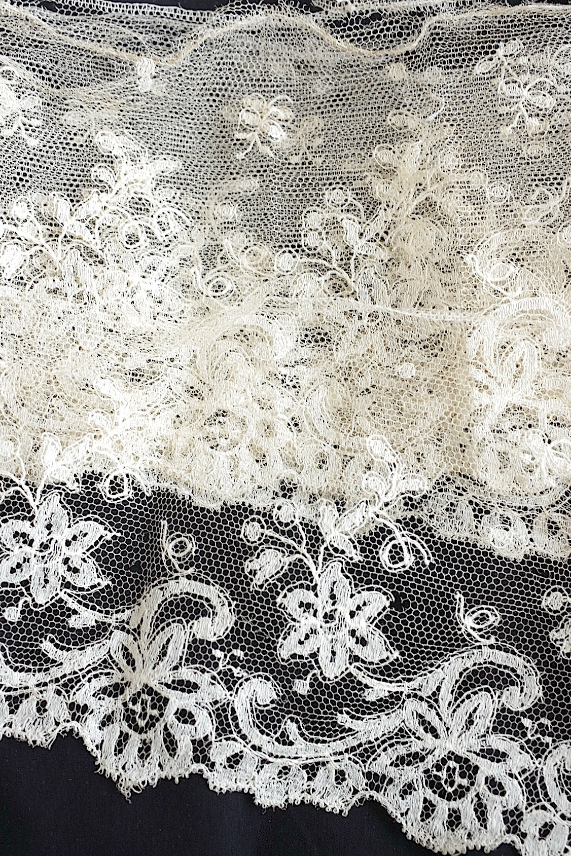 Dentelle antique dentelle ancinne pour deux matières