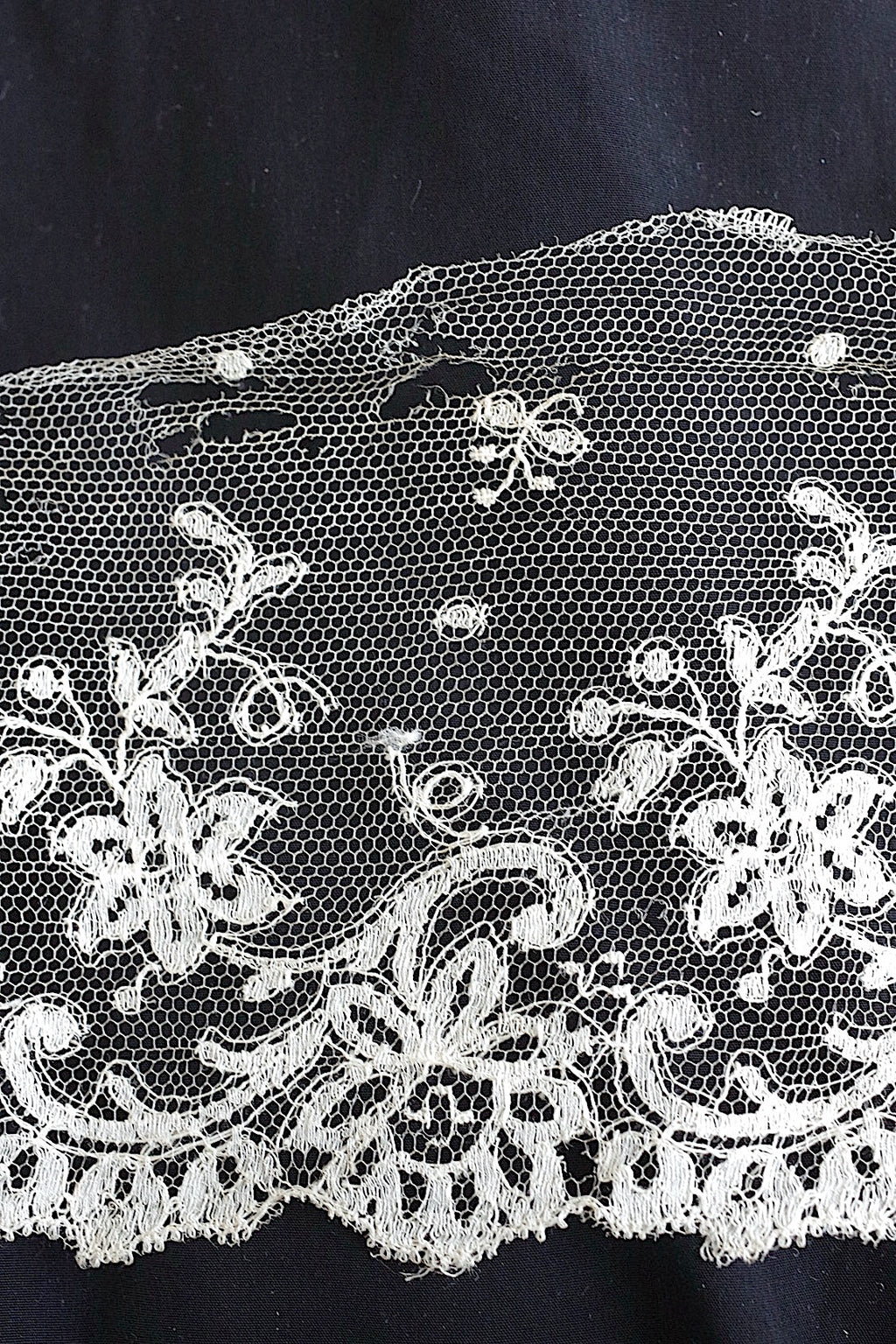 Dentelle antique dentelle ancinne pour deux matières