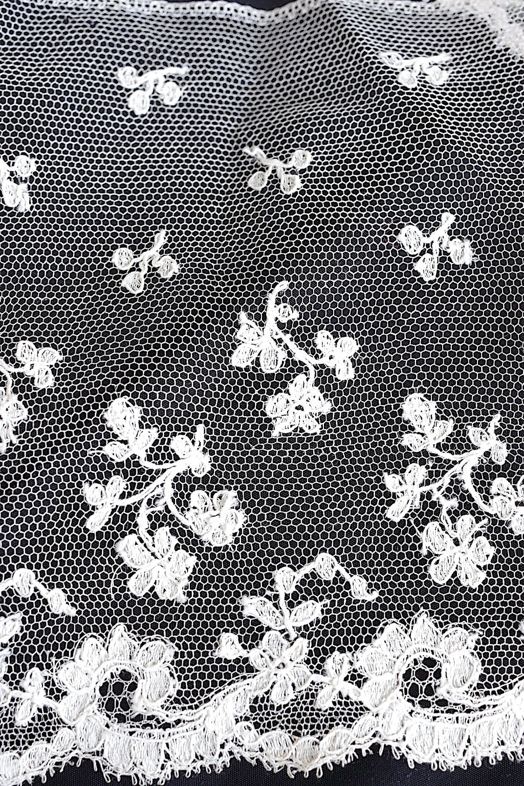 Dentelle antique dentelle ancinne pour deux matières