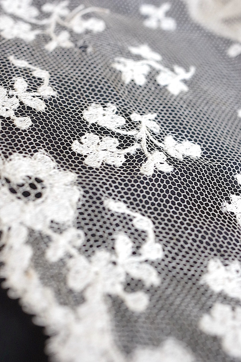 Dentelle antique dentelle ancinne pour deux matières