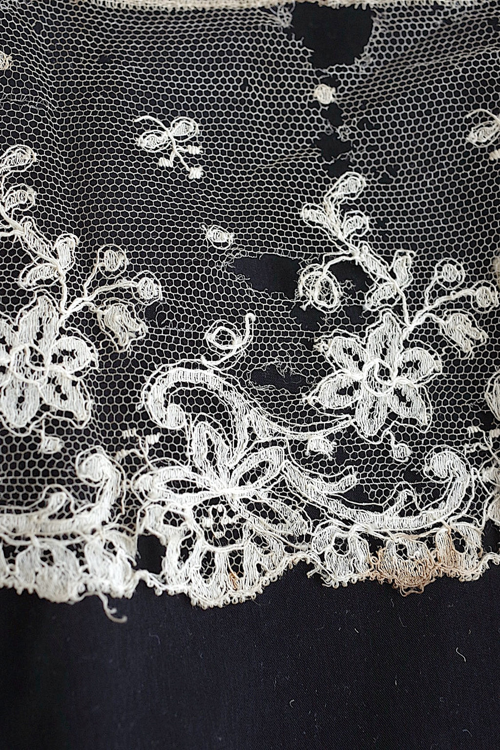 Dentelle antique dentelle ancinne pour deux matières