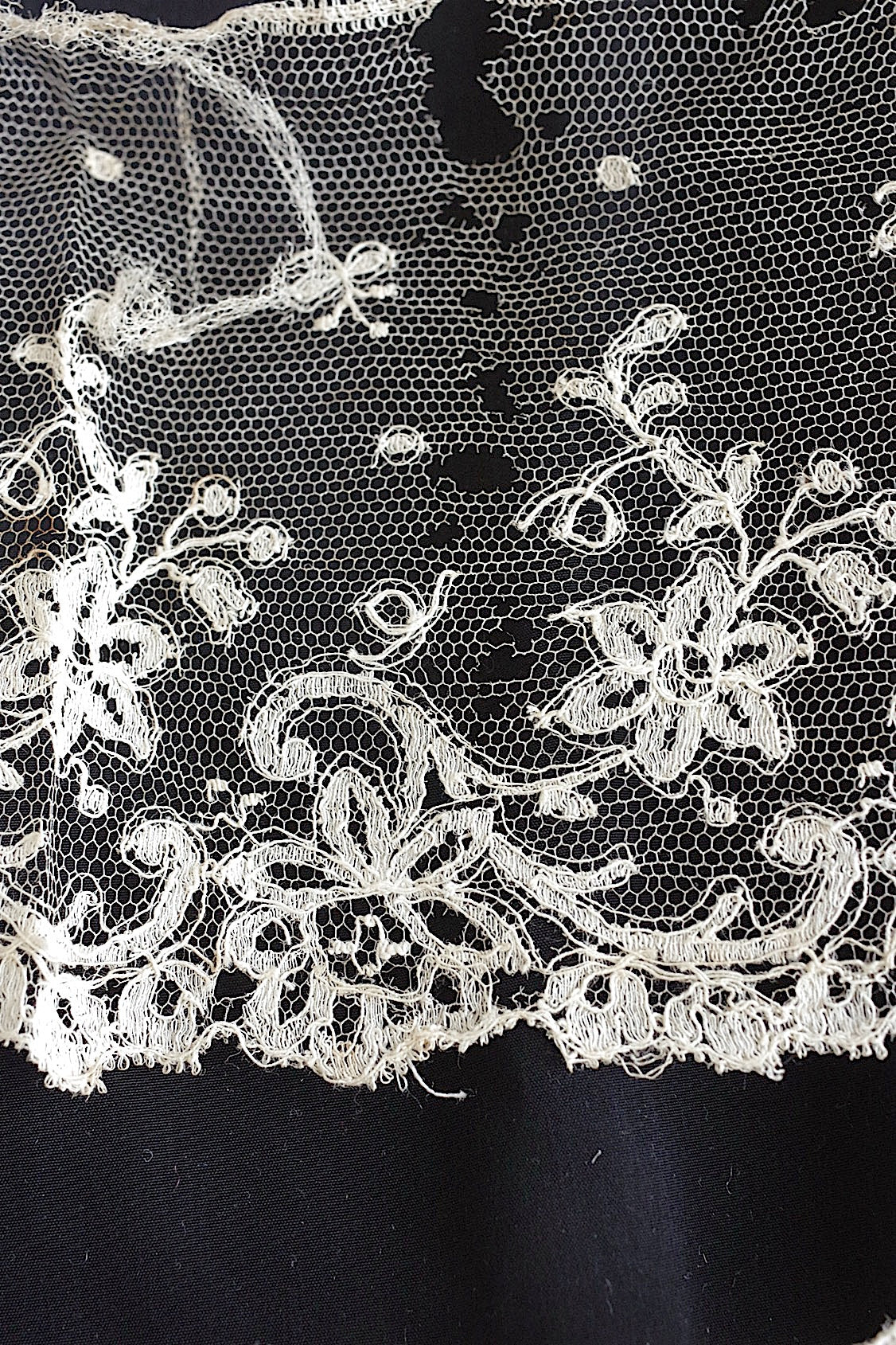 Dentelle antique dentelle ancinne pour deux matières