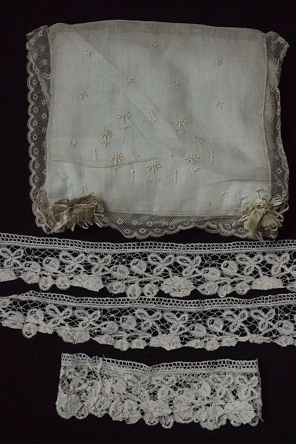 アンティークレース　dentelle ancienne　クッション　レースハギレ