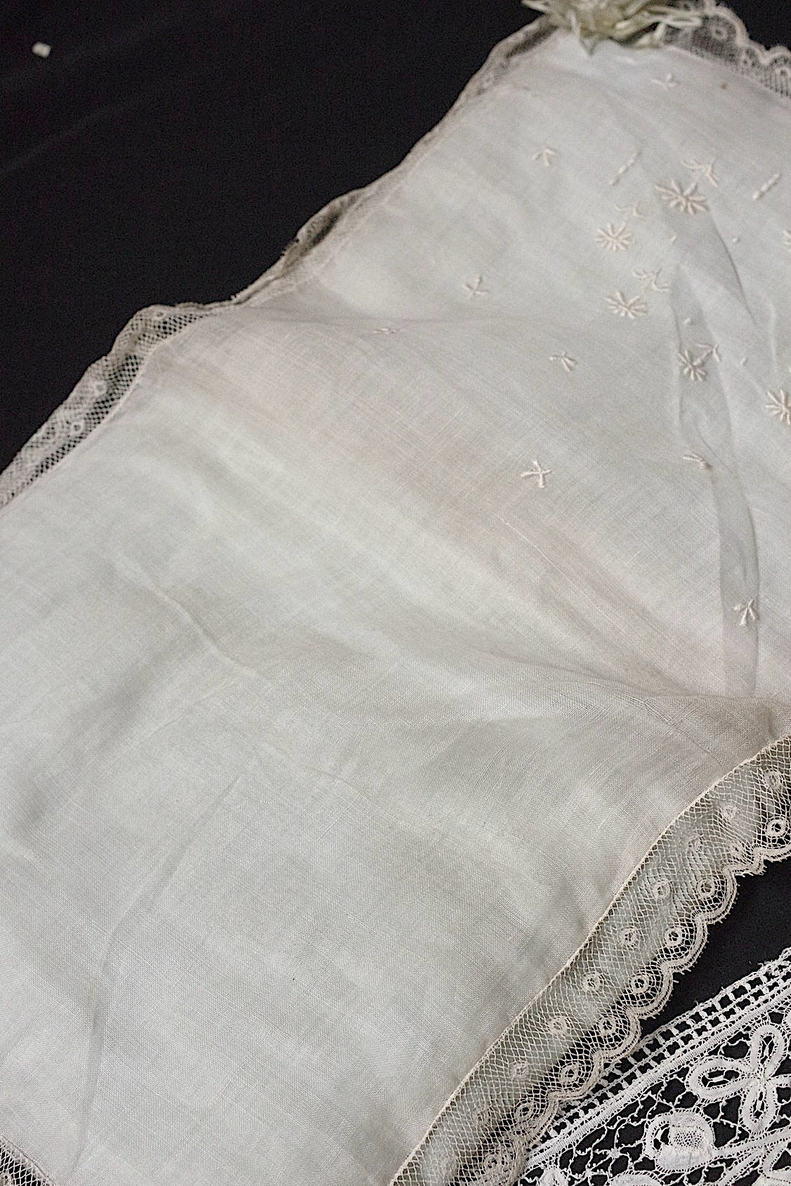 アンティークレース　dentelle ancienne　クッション　レースハギレ