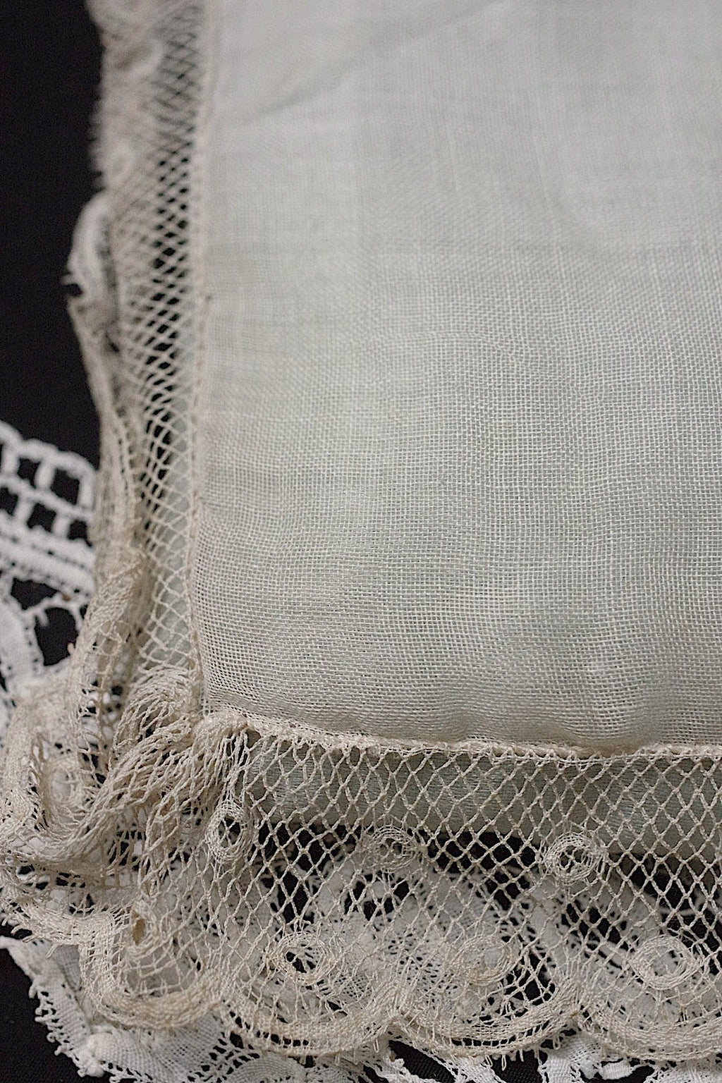 アンティークレース　dentelle ancienne　クッション　レースハギレ