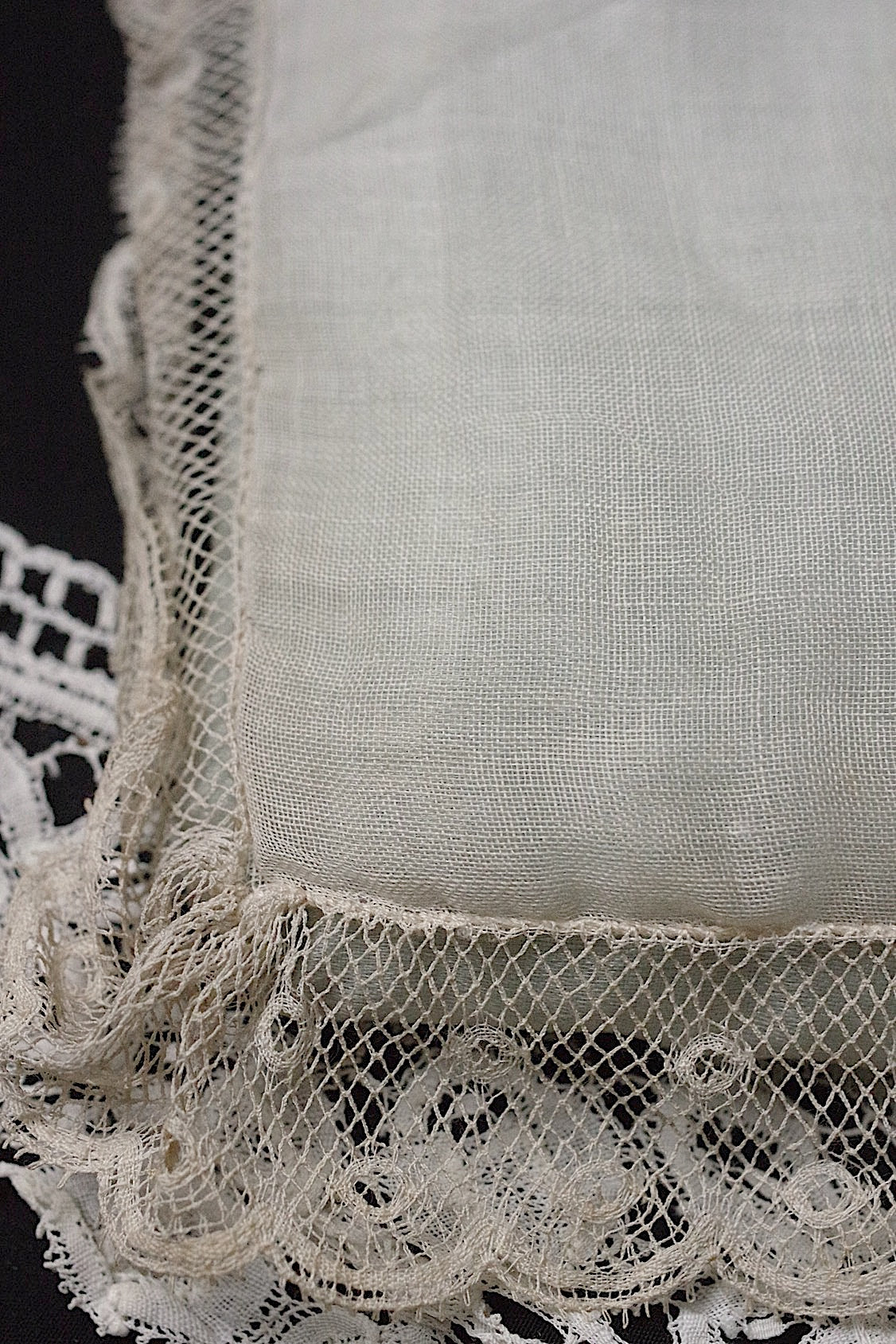 アンティークレース　dentelle ancienne　クッション　レースハギレ